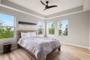 3 habitaciones, tabla de planchar con plancha, wifi y ropa de cama 