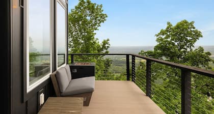 Modern Escape w Mountain Views, Fire Pit & Swing