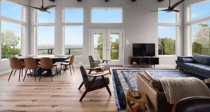 Modern Escape w Mountain Views, Fire Pit & Swing