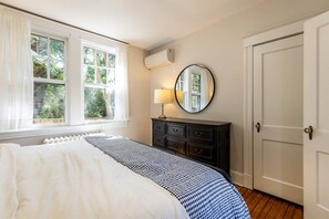 5 bedrooms, iron/ironing board, WiFi