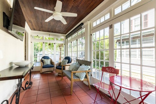 Historic Charm Meets Walkable Convenience in the Heart of Annapolis with Parking