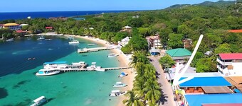 Mini Penthouse – Beachfront - Bay View in West End