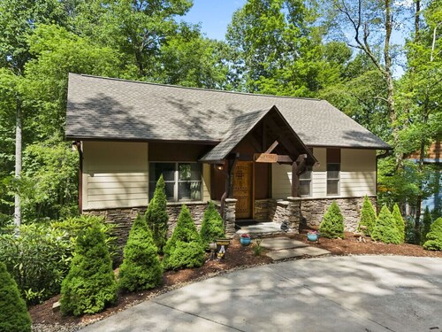 Exquisite Cabin convenient to Boone & Blowing Rock