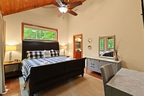 4 Schlafzimmer, Schreibtisch, Bügeleisen/Bügelbrett, Reisekinderbett