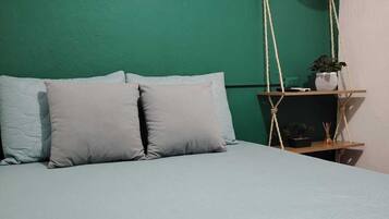 1 habitación, tabla de planchar con plancha, wifi y ropa de cama