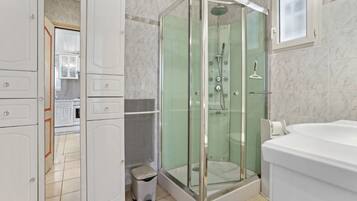 Een douche, een haardroger