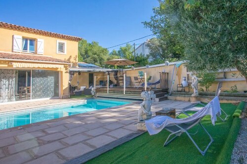 Gite  pour 4 pers dans maison avec piscine