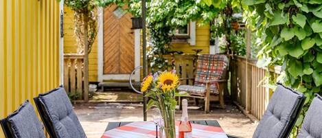 تناول الطعام بالخارج