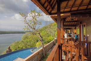Sea View Wooden Lodge | Terrass/Patio