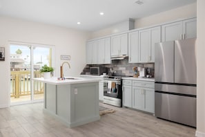 Fridge, microwave, oven, stovetop - Palacio Unit 2 (Port Isabel)