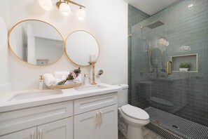 Dutxa, assecador de cabells i tovalloles