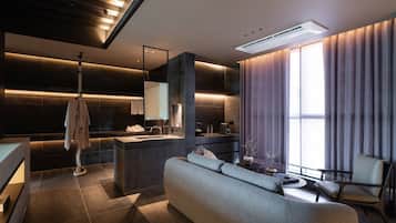 Phòng 4 dành cho gia đình | Bàn, bàn ủi/dụng cụ ủi quần áo, truy cập Internet không dây miễn phí