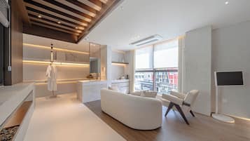 Familjerum för fyra | Skrivbord, strykjärn/strykbräda och gratis wi-fi