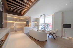 Habitación cuádruple familiar | Escritorio, tabla de planchar con plancha, wifi gratis