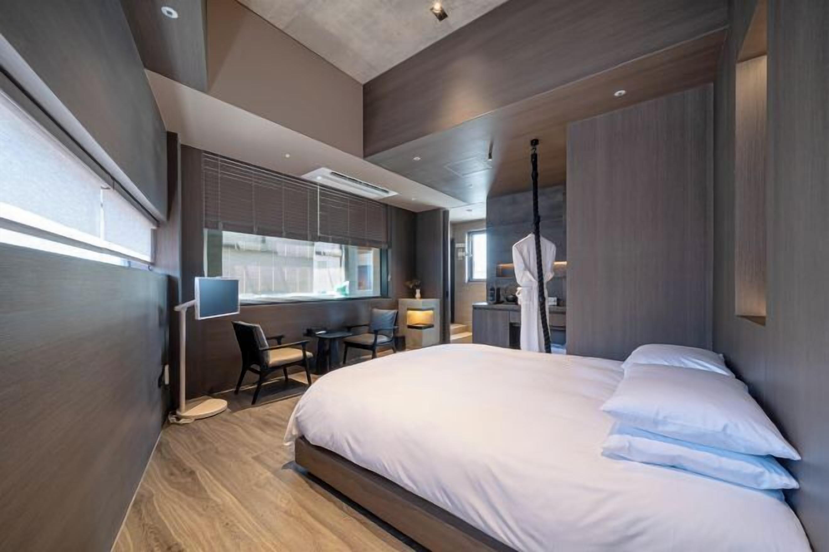 Bureau, fer et planche à repasser, Wi-Fi gratuit