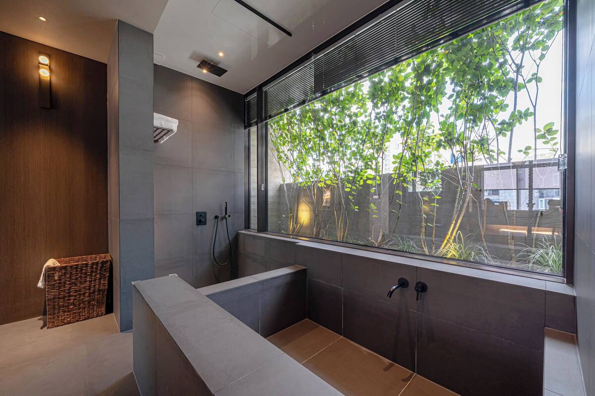 Desk, iron/ironing board, free WiFi