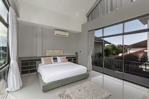 خزنة داخل الغرفة ومكواة/لوح كي وواي فاي مجانًا