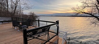 Relaxing Lake Scugog Cottage – Stunning Sunsets, Great Fishing place!