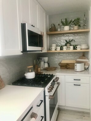 Micro-ondas, fogão, cooktop, lava-louças