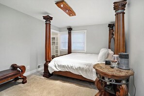 3 bedrooms, iron/ironing board, free WiFi, bed sheets - Adorable & Charming Single-Family Home! (Manhattan)