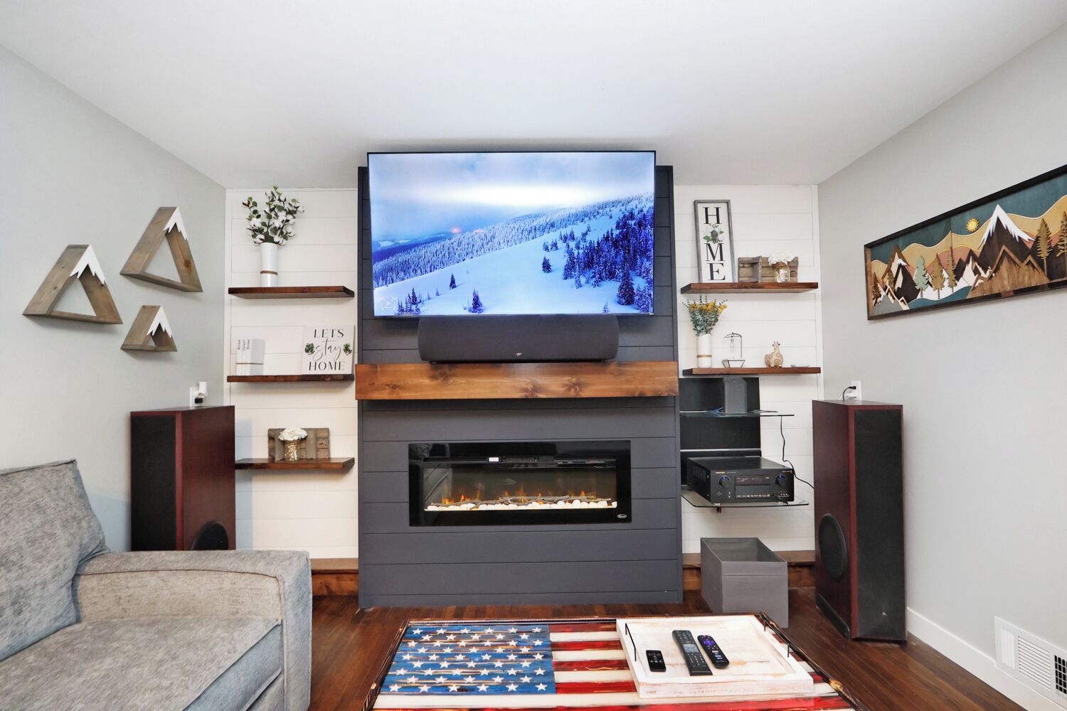 Televisor intel·ligent, llar de foc i estèreo 