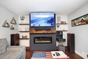 Smart TV, fireplace, stereo