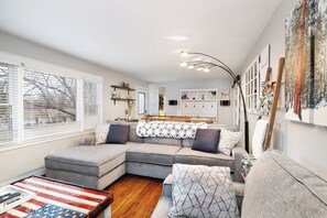 Smart-TV, Kamin, Stereoanlage