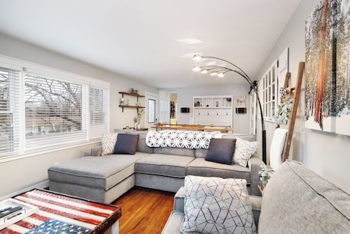 Adorable & Charming Single-Family Home!