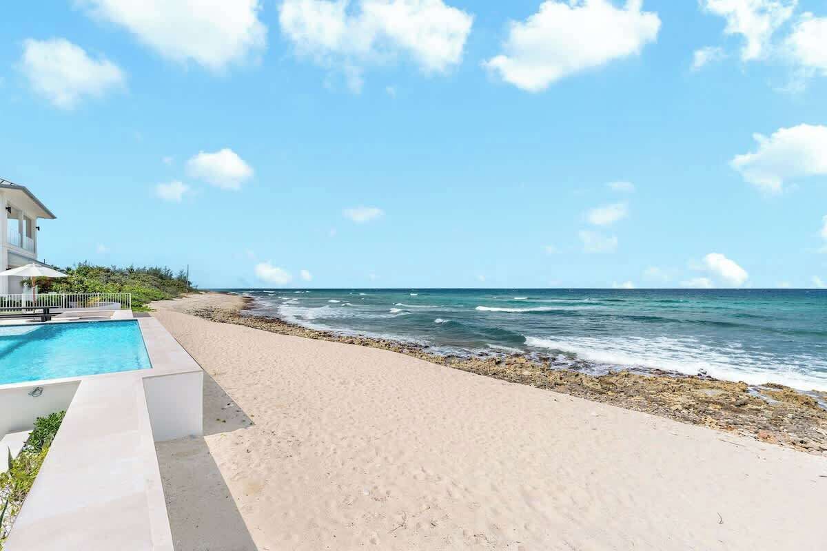 På stranden