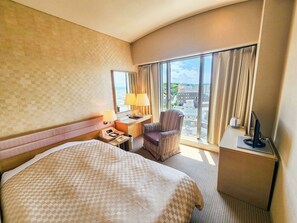Desk, free WiFi, bed sheets
