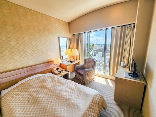 Desk, free WiFi, bed sheets