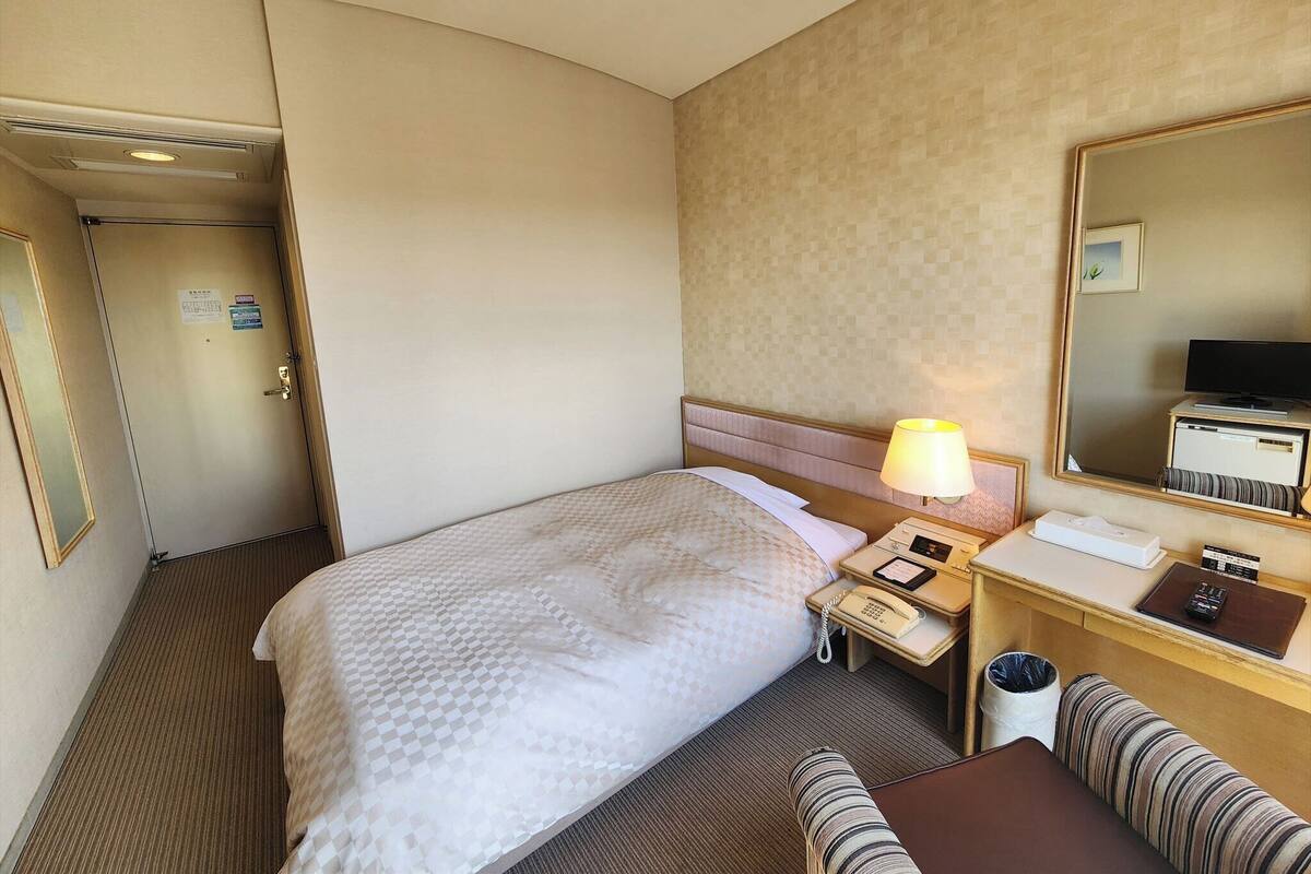 Desk, free WiFi, bed sheets
