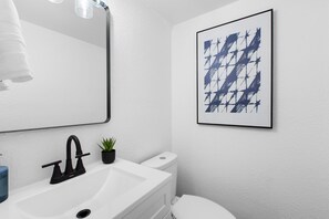 Articles de toilette gratuits, savon, shampoing, papier toilette
