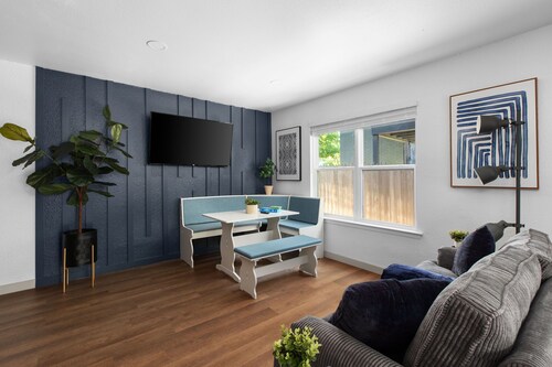 Posh & Serene 2BR w Private Patio