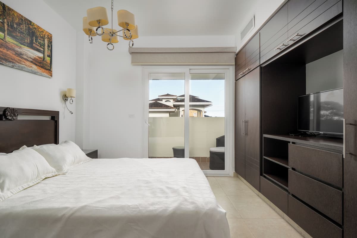 WiFi (free), bed sheets