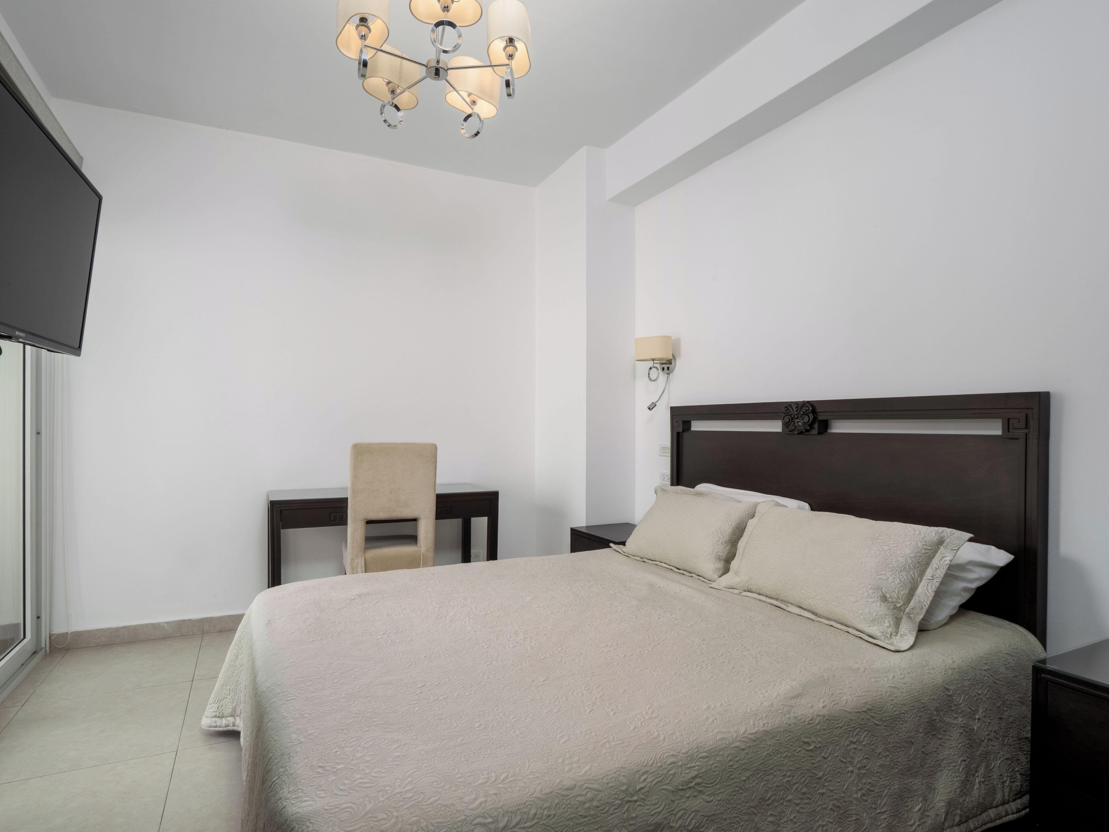 WiFi (free), bed sheets