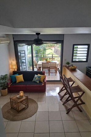 Living area - APARTMENT 10 MINUTES FROM THE BEACH (L'Étang-Salé)