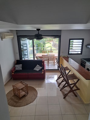 Living area - APARTMENT 10 MINUTES FROM THE BEACH (L'Étang-Salé)