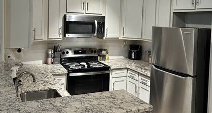 Spacious 2BR Near Lake Houston, Wi-Fi + Free Parking