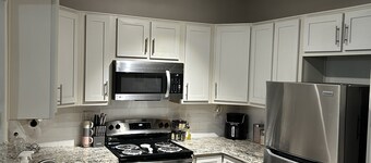 Spacious 2BR Near Lake Houston, Wi-Fi + Free Parking