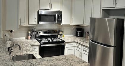 Spacious 2BR Near Lake Houston, Wi-Fi + Free Parking