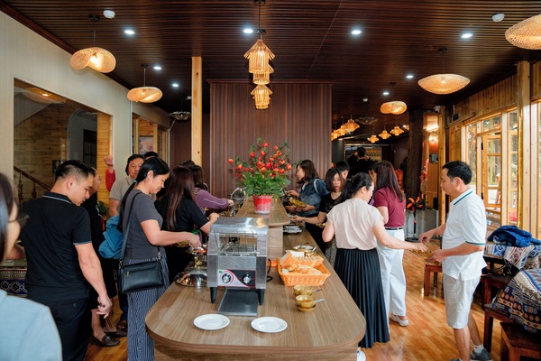 Buffet breakfast for a fee on weekends