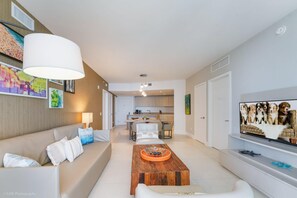 テレビ、書斎 / ワークスペース