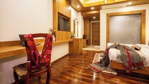 Desk, iron/ironing board (on request), WiFi (free) - Jannat Resort and Spa Manali (Manali)