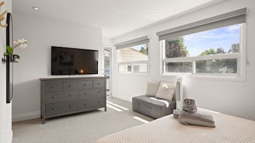 4 bedrooms, iron/ironing board, WiFi, bed sheets