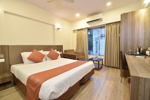 Premium Twin and King Bed Room | In-room safe, soundproofing, iron/ironing board, free WiFi - Hotel Atlantic (Mumbai)