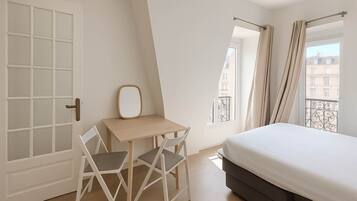 Bügeleisen/Bügelbrett, WLAN, Bettwäsche