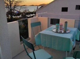 Apartamento (One Bedroom Apartment with Balcony an) | Balcón