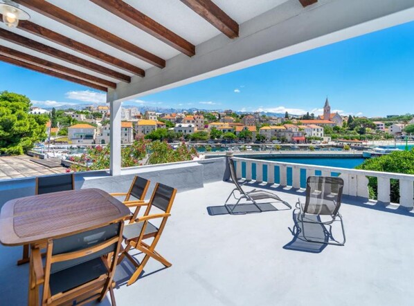 Talo (Three Bedroom House with Terrace and ) | Terassi/patio