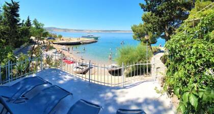 Beach House - 2m From Beach